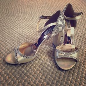 Beige Badgley Mischka heels